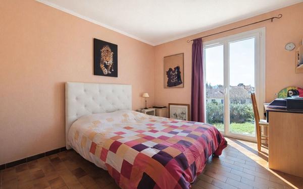 Maison à vendre    7 pièces •  Nîmes