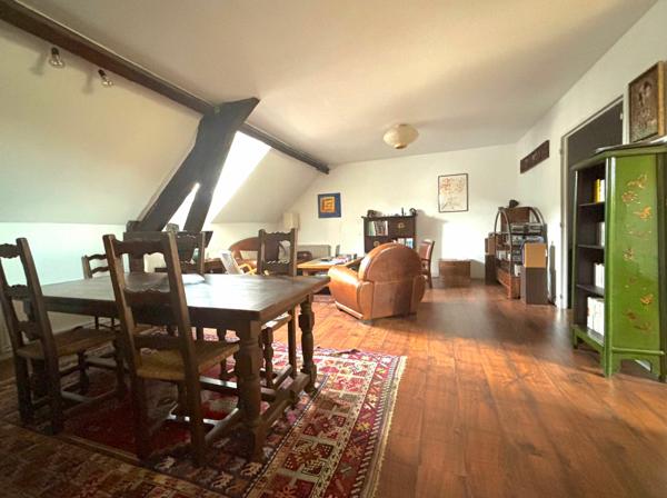 Appartement à vendre    3 pièces • 81 m2 Compiègne