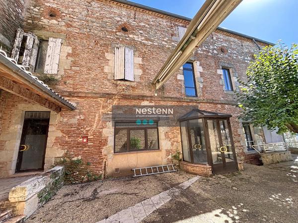 Propriété de caractère à rénover avec terrasse -47300  Villeneuve sur Lot