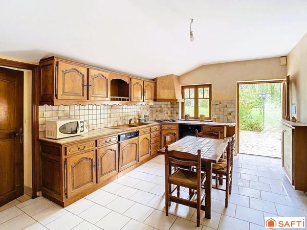 Trés beau potentiel , beaux volumes et au calme