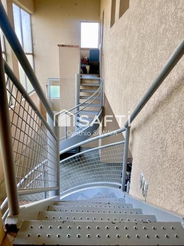 Appartement duplex avec balcon et chambre en mezzanine