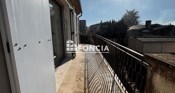 Location Appartement 4 pièces 122.34 m² - Lauris 84360