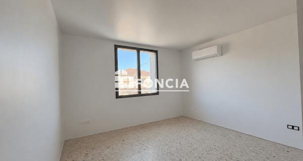 Location Appartement 4 pièces 122.34 m² - Lauris 84360