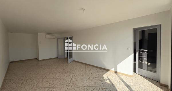 Location Appartement 4 pièces 122.34 m² - Lauris 84360