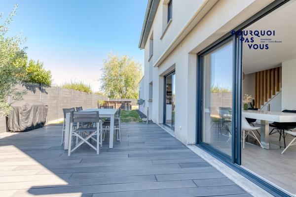Maison familiale avec piscine et garage à Genas