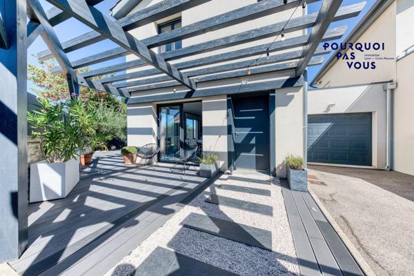 Maison familiale avec piscine et garage à Genas