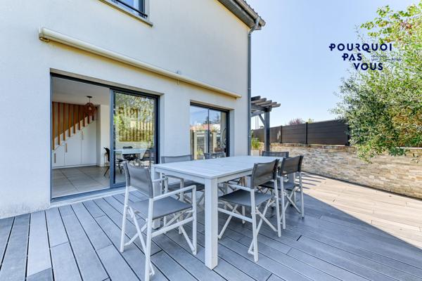 Maison familiale avec piscine et garage à Genas