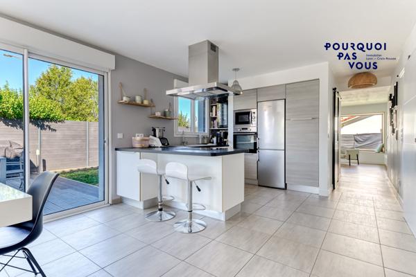 Maison familiale avec piscine et garage à Genas