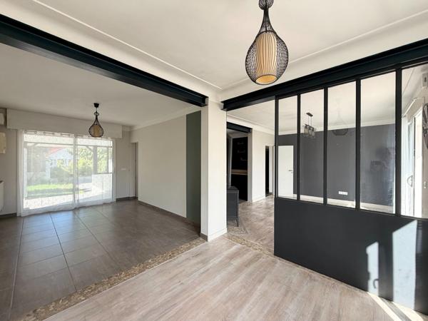 Maison Castor totalement rénovée (DPE C) de 5 pièces avec piscine et garage dans quartier prisé de MONT DE MARSAN (40)