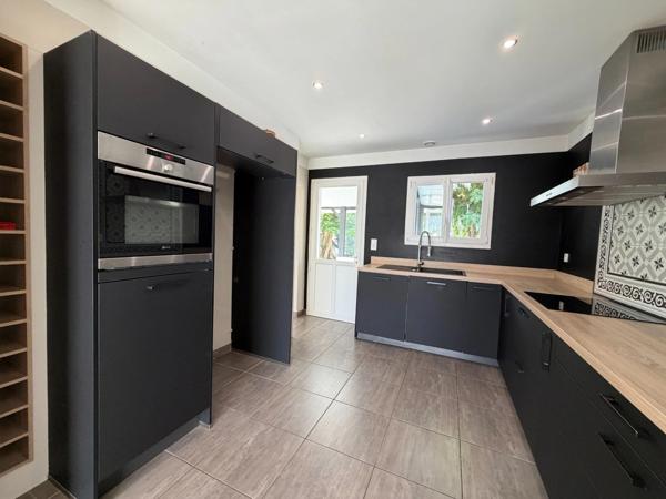 Maison Castor totalement rénovée (DPE C) de 5 pièces avec piscine et garage dans quartier prisé de MONT DE MARSAN (40)