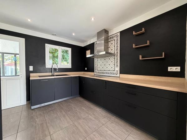 Maison Castor totalement rénovée (DPE C) de 5 pièces avec piscine et garage dans quartier prisé de MONT DE MARSAN (40)