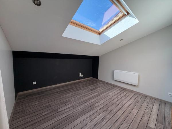 Maison Castor totalement rénovée (DPE C) de 5 pièces avec piscine et garage dans quartier prisé de MONT DE MARSAN (40)