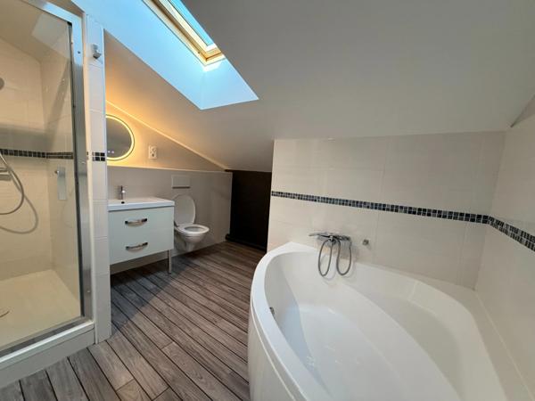 Maison Castor totalement rénovée (DPE C) de 5 pièces avec piscine et garage dans quartier prisé de MONT DE MARSAN (40)