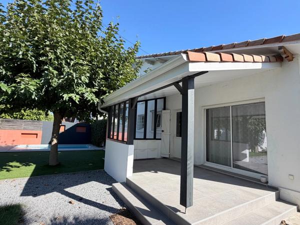 Maison Castor totalement rénovée (DPE C) de 5 pièces avec piscine et garage dans quartier prisé de MONT DE MARSAN (40)