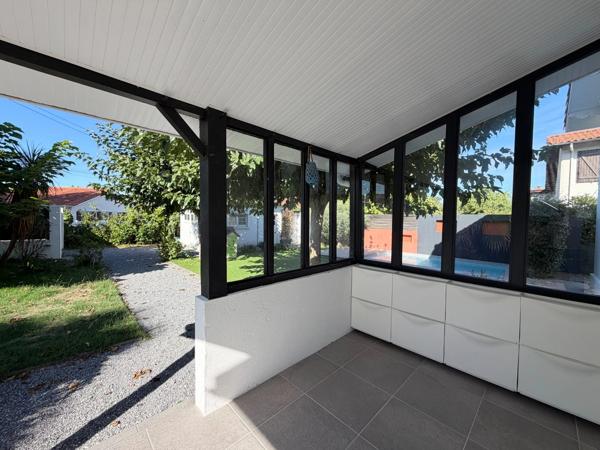 Maison Castor totalement rénovée (DPE C) de 5 pièces avec piscine et garage dans quartier prisé de MONT DE MARSAN (40)