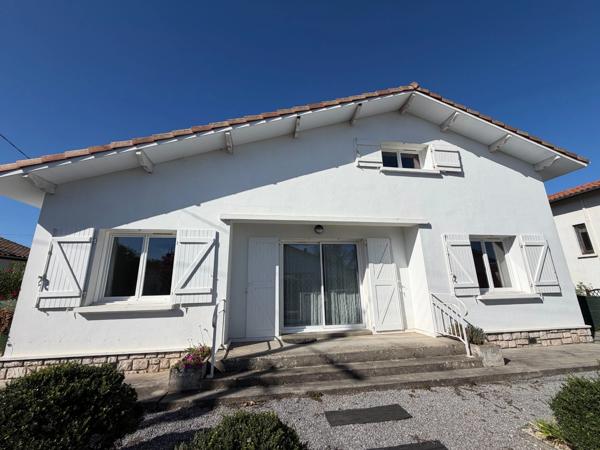 Maison Castor totalement rénovée (DPE C) de 5 pièces avec piscine et garage dans quartier prisé de MONT DE MARSAN (40)