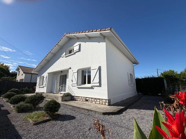 Maison Castor totalement rénovée (DPE C) de 5 pièces avec piscine et garage dans quartier prisé de MONT DE MARSAN (40)