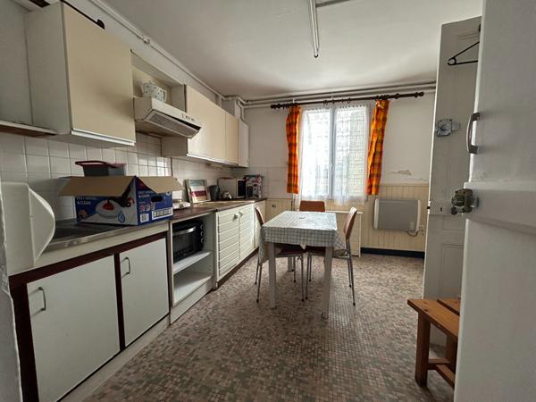 MAISON DE CHARME EN BRIQUES - A RENOVER - JARDIN CLOS - EXPOSITION PLEIN SUD