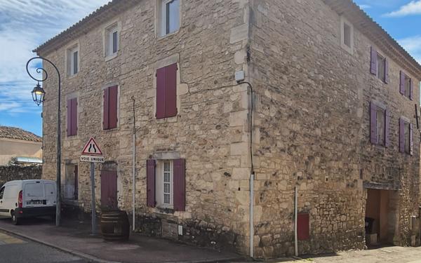 Appartement à louer    4 pièces • 70 m2 Laval-Saint-Roman