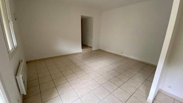 SISTERON- Appartement T4 avec terrasse - 74m²