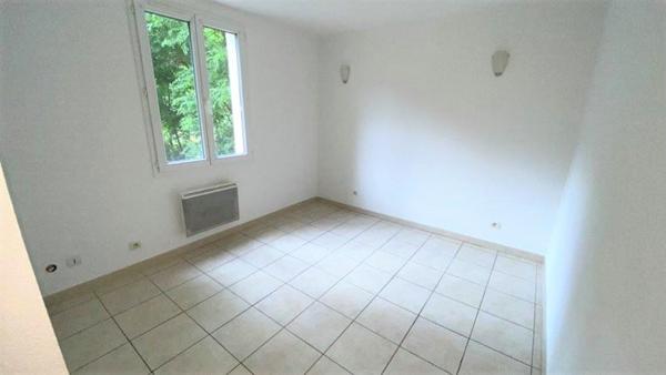 SISTERON- Appartement T4 avec terrasse - 74m²