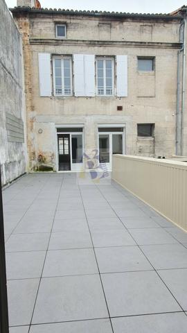 Vente maison de ville Angouleme (16000), 280.00m² avec 10 pièce(s) dont 5 chambre(s). Agence Allard Brimeaud