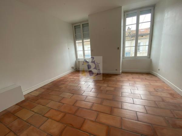 Vente maison de ville Angouleme (16000), 280.00m² avec 10 pièce(s) dont 5 chambre(s). Agence Allard Brimeaud