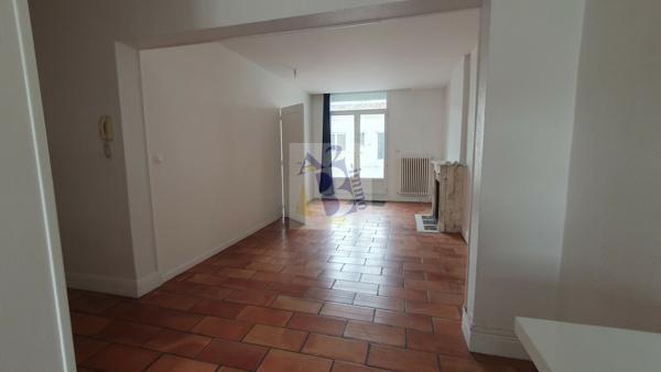 Vente maison de ville Angouleme (16000), 280.00m² avec 10 pièce(s) dont 5 chambre(s). Agence Allard Brimeaud