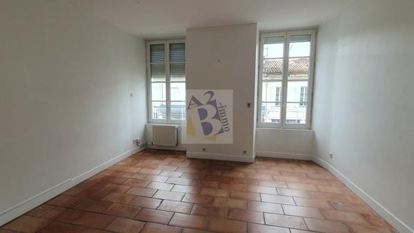 Vente maison de ville Angouleme (16000), 280.00m² avec 10 pièce(s) dont 5 chambre(s). Agence Allard Brimeaud