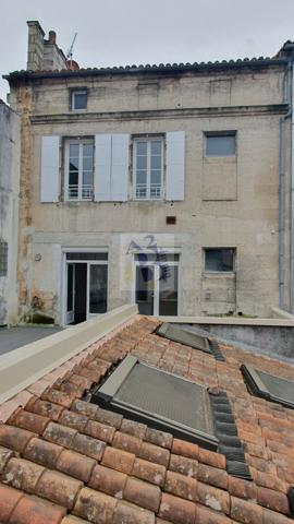 Vente maison de ville Angouleme (16000), 280.00m² avec 10 pièce(s) dont 5 chambre(s). Agence Allard Brimeaud