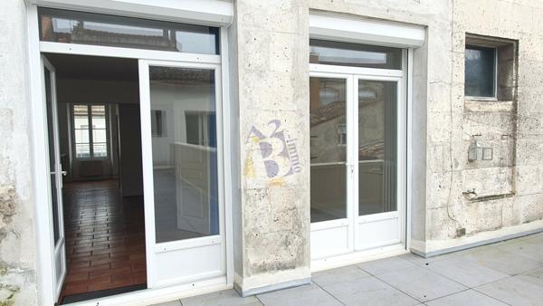 Vente maison de ville Angouleme (16000), 280.00m² avec 10 pièce(s) dont 5 chambre(s). Agence Allard Brimeaud