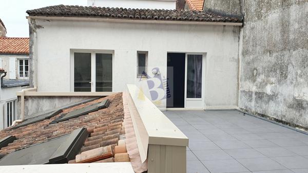 Vente maison de ville Angouleme (16000), 280.00m² avec 10 pièce(s) dont 5 chambre(s). Agence Allard Brimeaud
