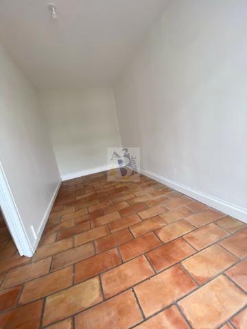 Vente maison de ville Angouleme (16000), 280.00m² avec 10 pièce(s) dont 5 chambre(s). Agence Allard Brimeaud