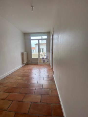 Vente maison de ville Angouleme (16000), 280.00m² avec 10 pièce(s) dont 5 chambre(s). Agence Allard Brimeaud