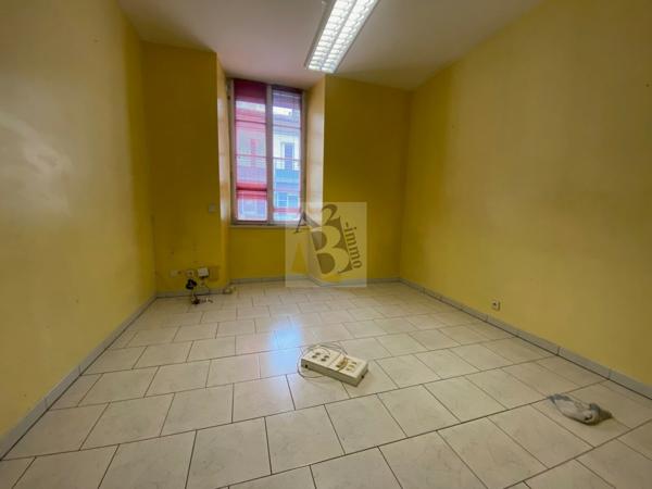 Vente maison de ville Angouleme (16000), 280.00m² avec 10 pièce(s) dont 5 chambre(s). Agence Allard Brimeaud