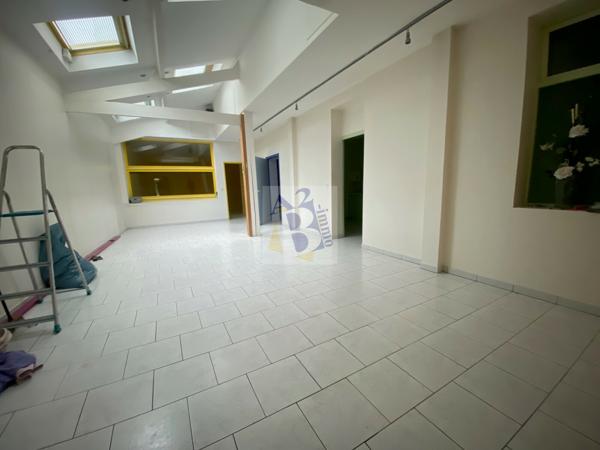 Vente maison de ville Angouleme (16000), 280.00m² avec 10 pièce(s) dont 5 chambre(s). Agence Allard Brimeaud