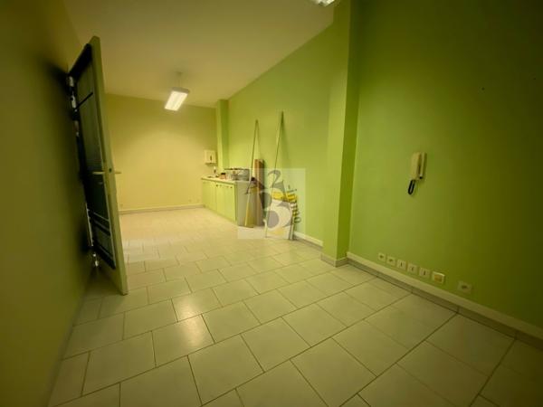 Vente maison de ville Angouleme (16000), 280.00m² avec 10 pièce(s) dont 5 chambre(s). Agence Allard Brimeaud
