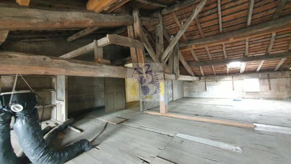 Vente maison de ville Angouleme (16000), 280.00m² avec 10 pièce(s) dont 5 chambre(s). Agence Allard Brimeaud