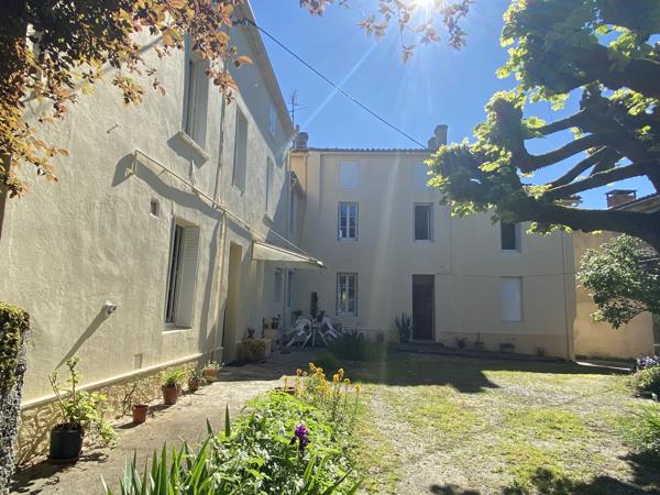 ANGOULEME Quartier prisé, propriété avec maison principale + 2 appartements + garages sur magnifique parcelle