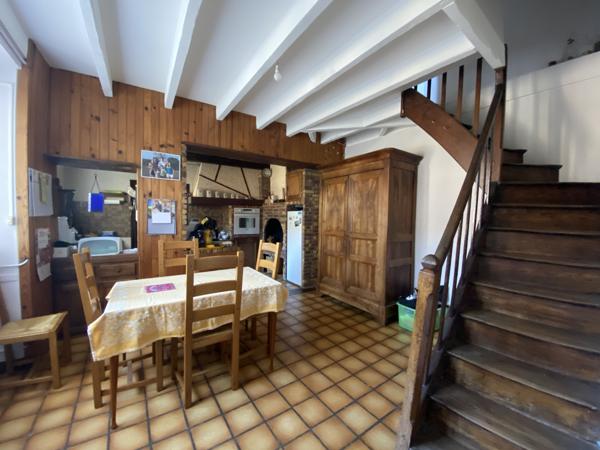 ANGOULEME Quartier prisé, propriété avec maison principale + 2 appartements + garages sur magnifique parcelle