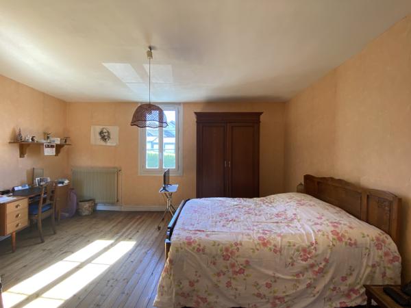 ANGOULEME Quartier prisé, propriété avec maison principale + 2 appartements + garages sur magnifique parcelle