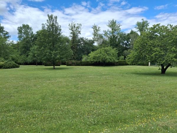 TERRAIN CONSTRUCTIBLE NON VIABILISE