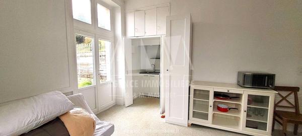 ANGOULEME QUARTIER CATHEDRALE - APPARTEMENT T1 MEUBLÉ AVEC JARDINET