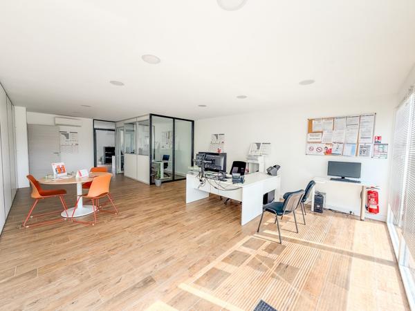 Local professionnel Saint André de Cubzac 89 m2 Jardin
