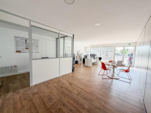 Local professionnel Saint André de Cubzac 89 m2 Jardin