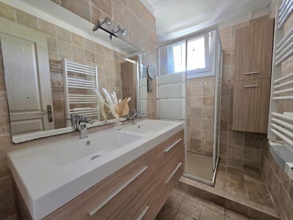 Appartement T4 rénové avec vue étang – Balcon plein sud