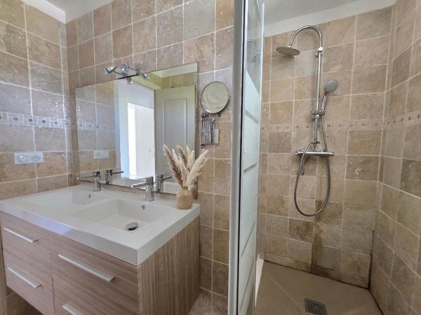 Appartement T4 rénové avec vue étang – Balcon plein sud