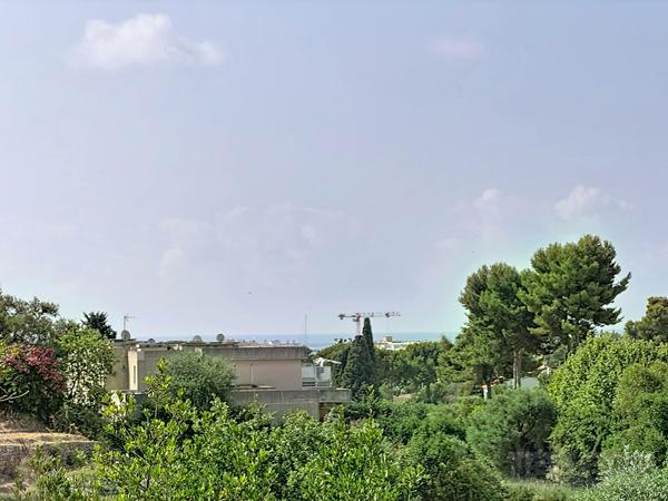 Antibes-Fontmerle - Beau 2 pièces de 53 m² au calme avec balcon, garage et cave