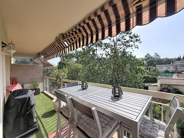 Antibes-Fontmerle - Beau 2 pièces de 53 m² au calme avec balcon, garage et cave