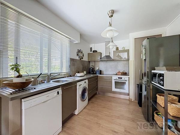 Antibes-Fontmerle - Beau 2 pièces de 53 m² au calme avec balcon, garage et cave
